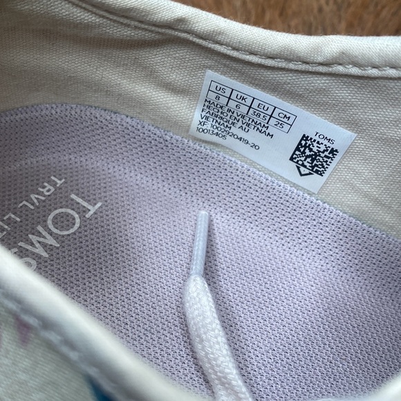 Womens Toms sneakers size 8 check them out very nice thanks 🙏 - Picture 8 of 8